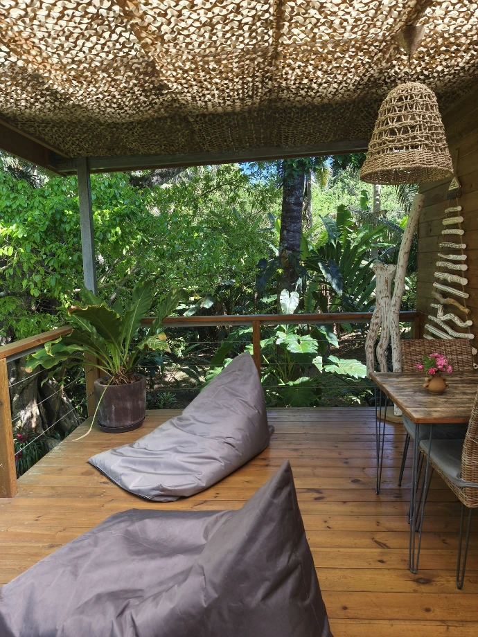 Terrasse exterieur du Petit Chalet de Farino, hébergement acceptant les chiens