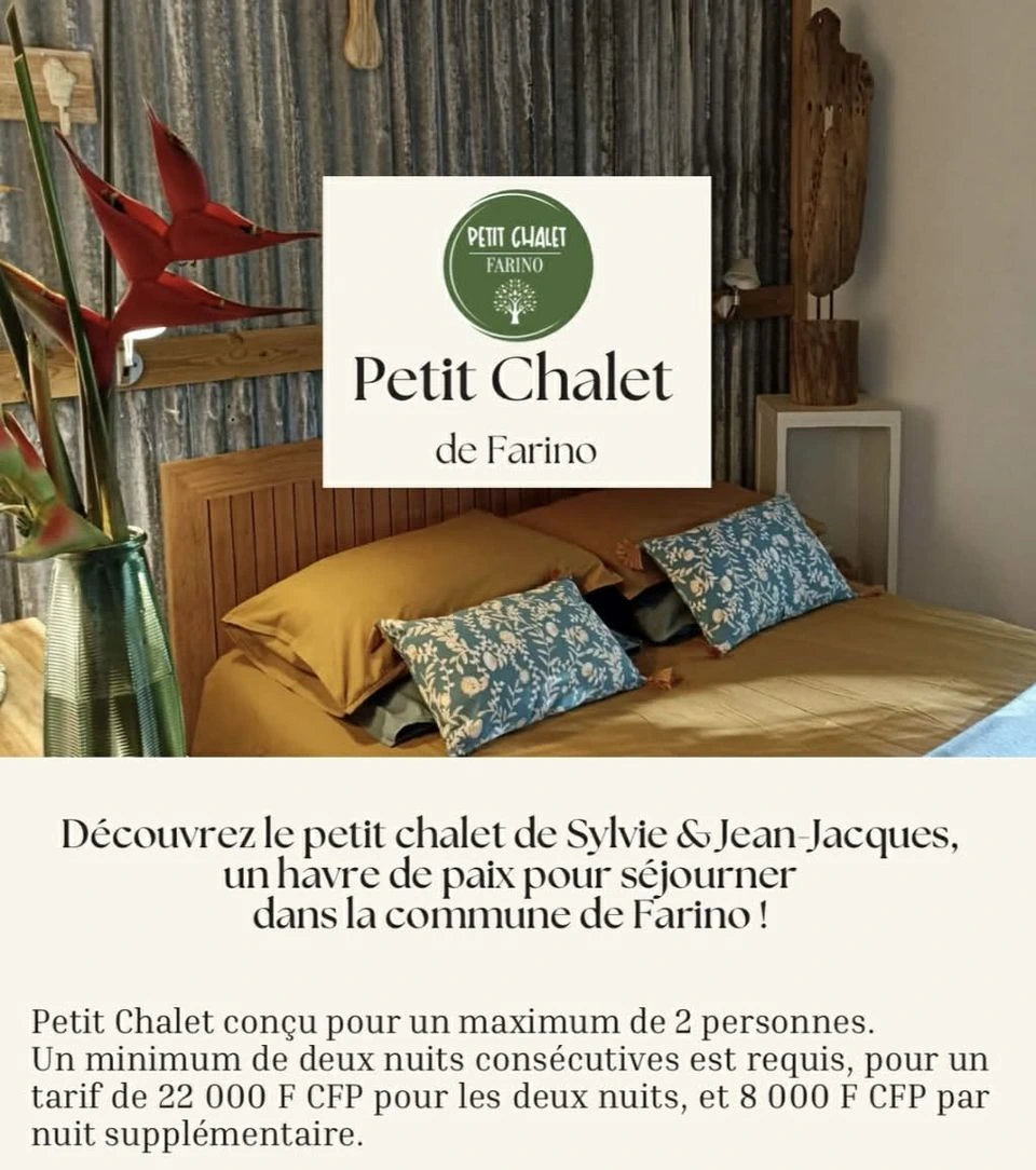 Vue du lit et tarifs du Petit Chalet de Farino, hébergement acceptant les chiens