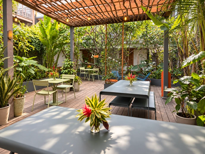 Patio du Pacifique du Gondwana Hotel a Noumea